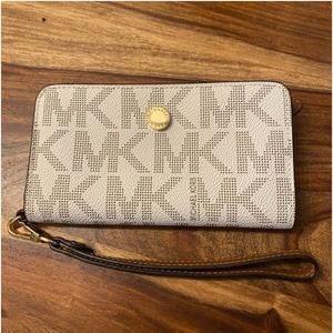 NWOT, Michael Kors Monogramed Wristlet